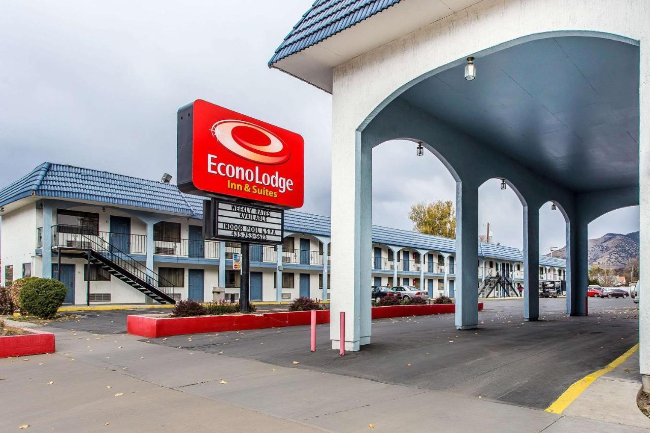 Econo Lodge Inn&Suites Logan Exterior foto